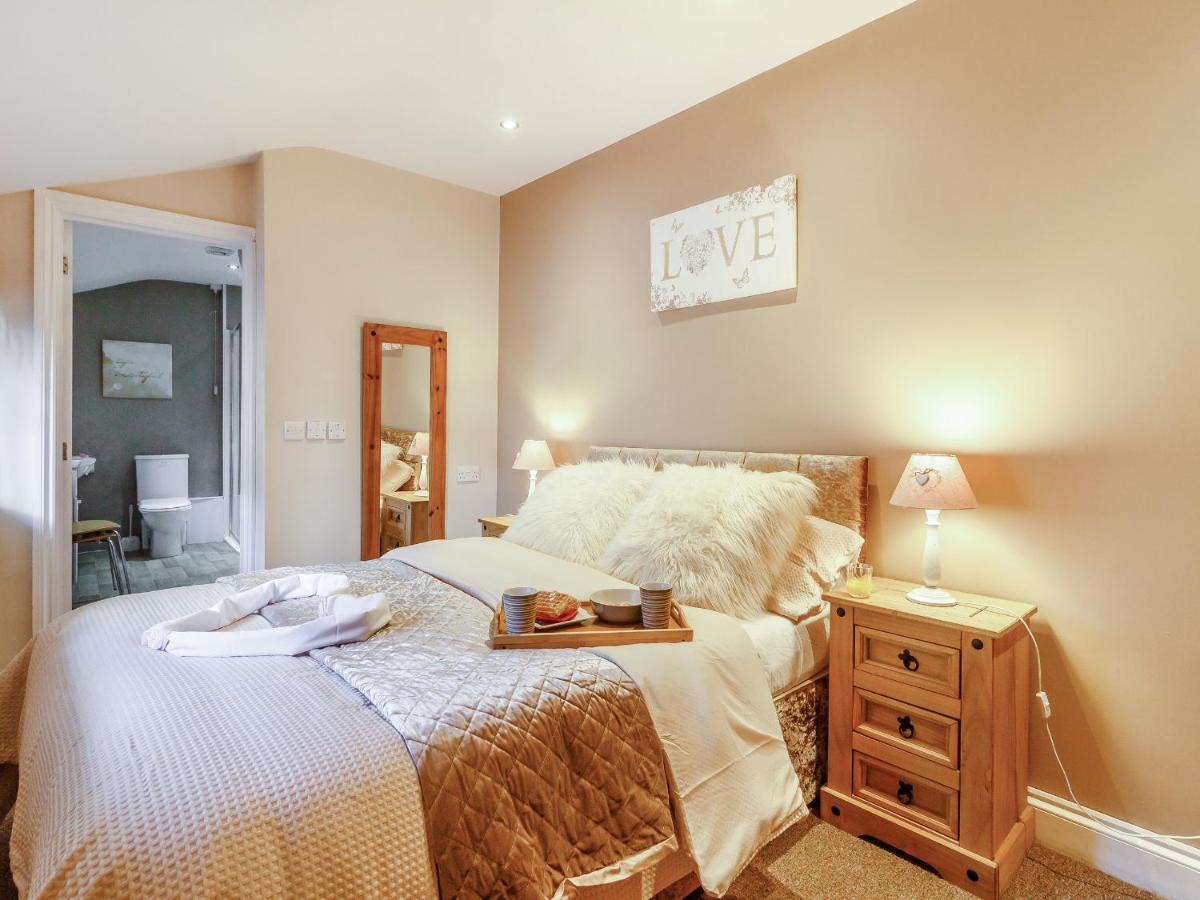 Caner Bach Lodge Bridgend  Esterno foto